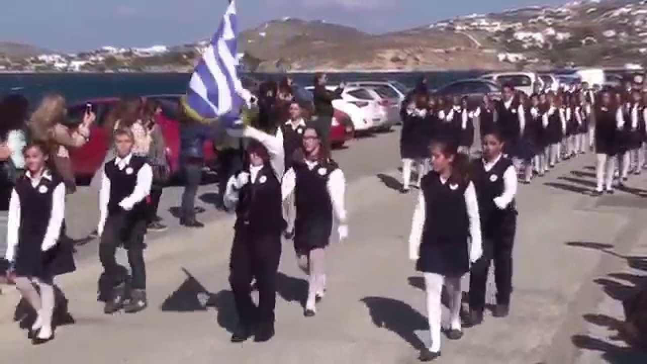 Το ευτράπελο που «σημάδεψε» την μαθητική παρέλαση της Πάρου (εικόνα)